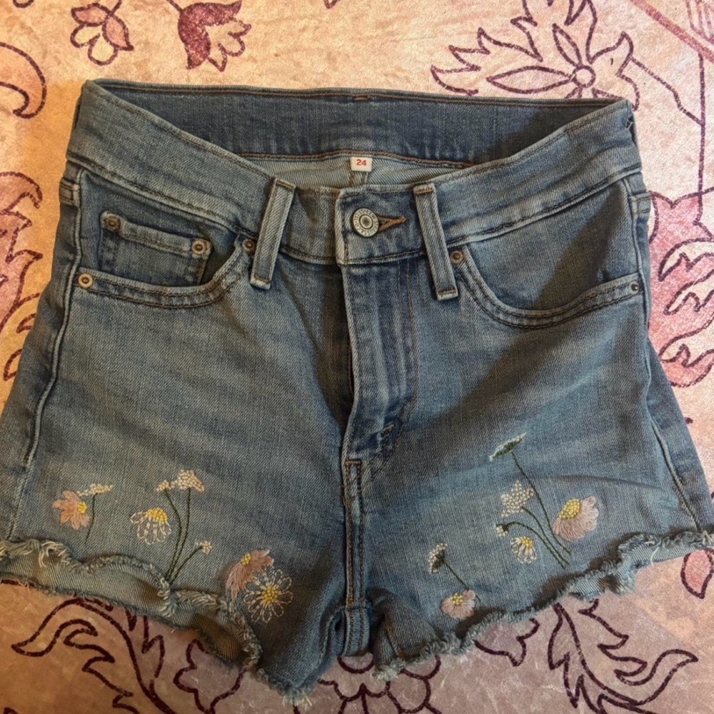 Levi’s Floral Embroidered Denim Women Shorts